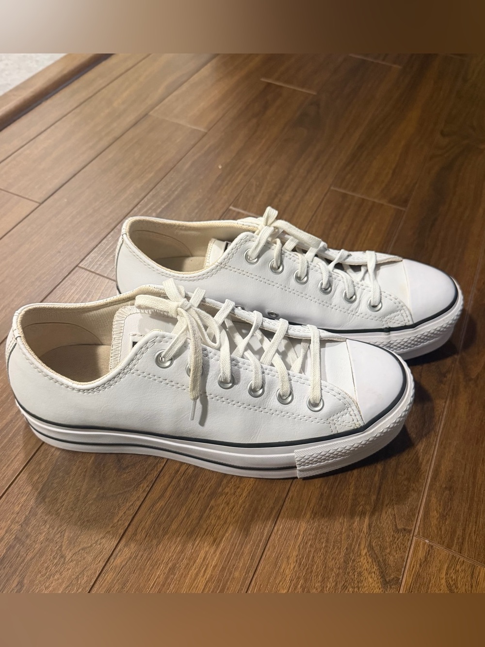 Converse Chuck Taylor All Star Leather Low Top Sneakers size 9 women’s